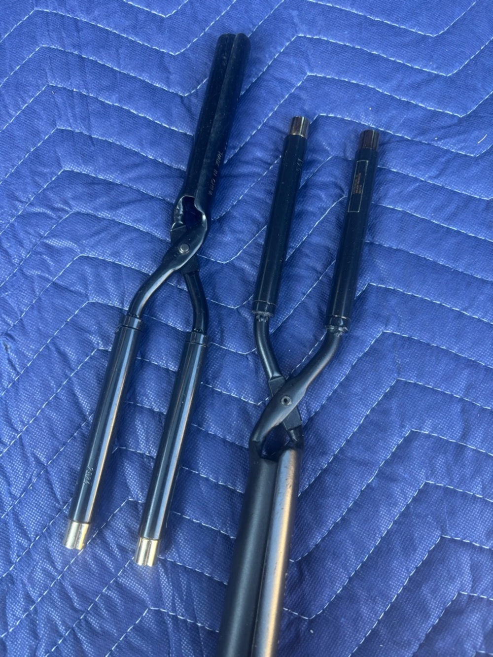 Triple Barrel Wave Iron in Black with Gold Tips